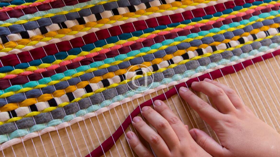 Operatore alla tessitura artigianale